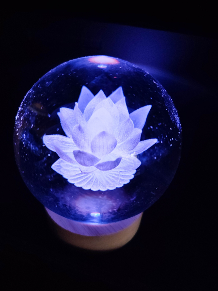 Hologram ball - lotus - with color change